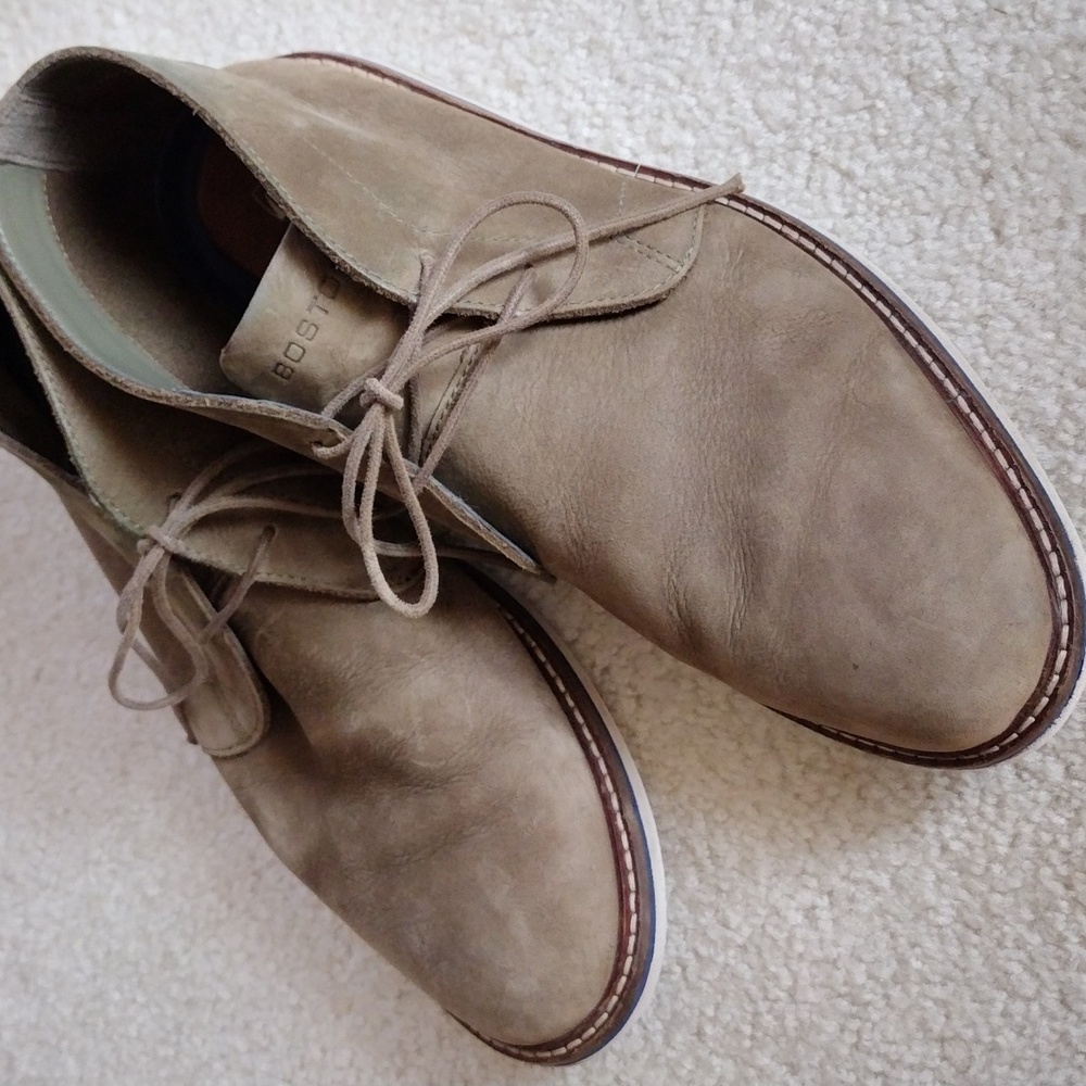 Bostonian green/brown suede two eyelet chukka boots. Size 9.5